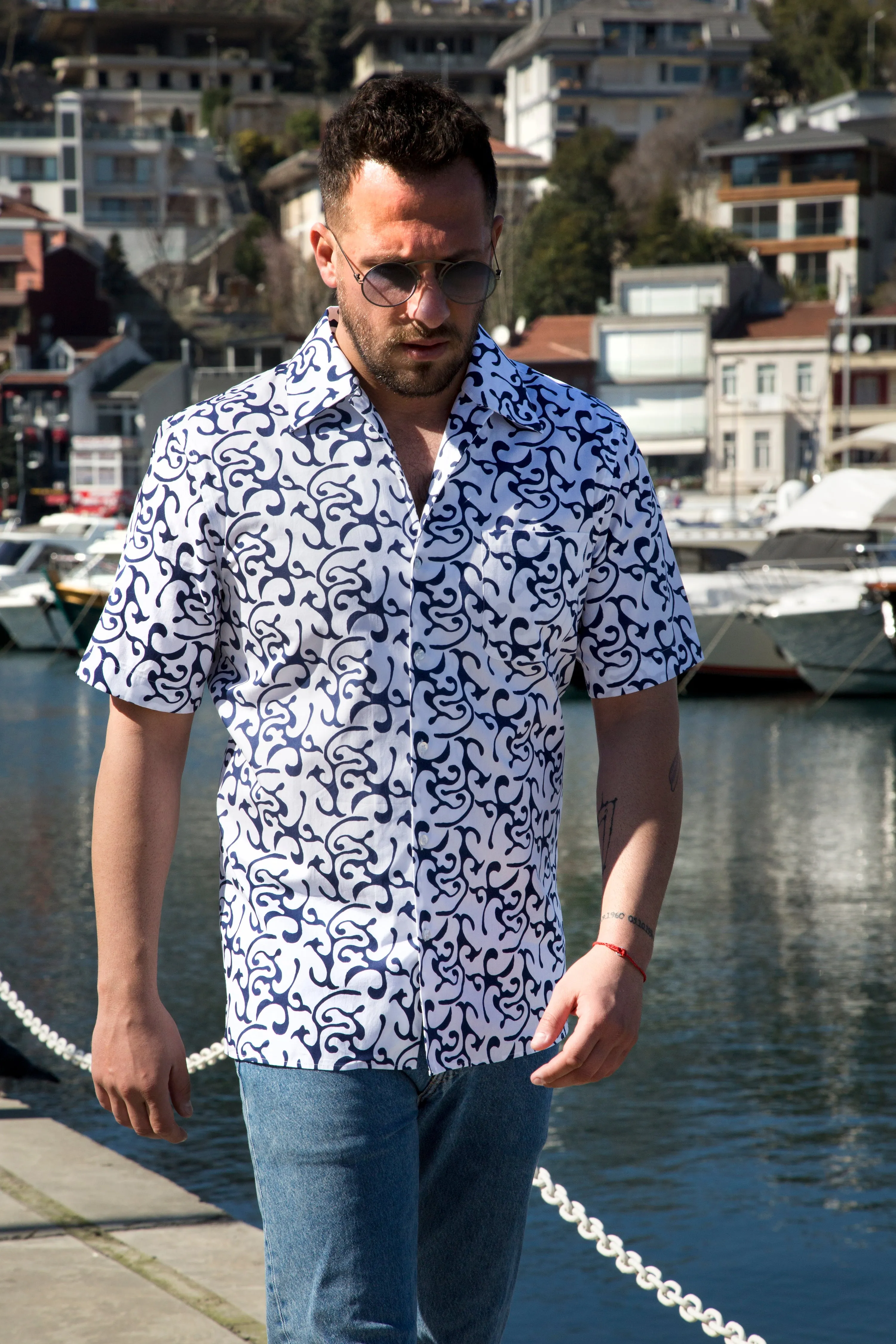 The ST TROPEZ men's tailored shirt